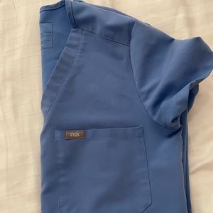 TWO Figs Catarina One-Pocket Scrub Top